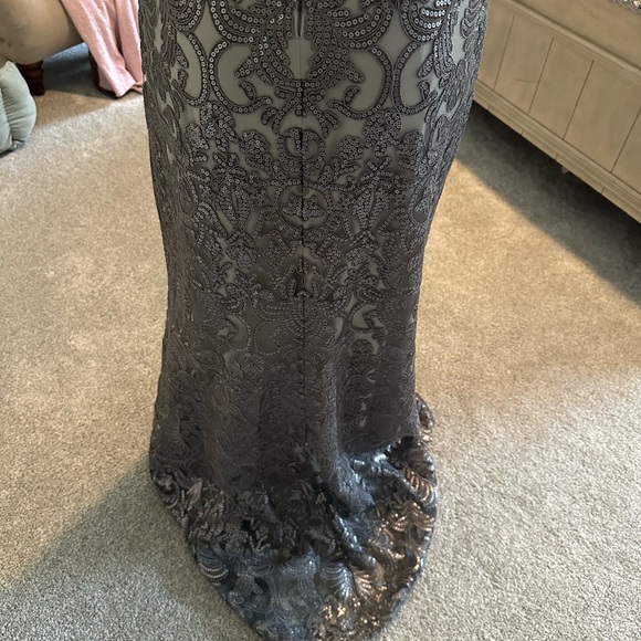 Tadashi Shoji Silver Lace Wedding Dress - Picture 6 of 8